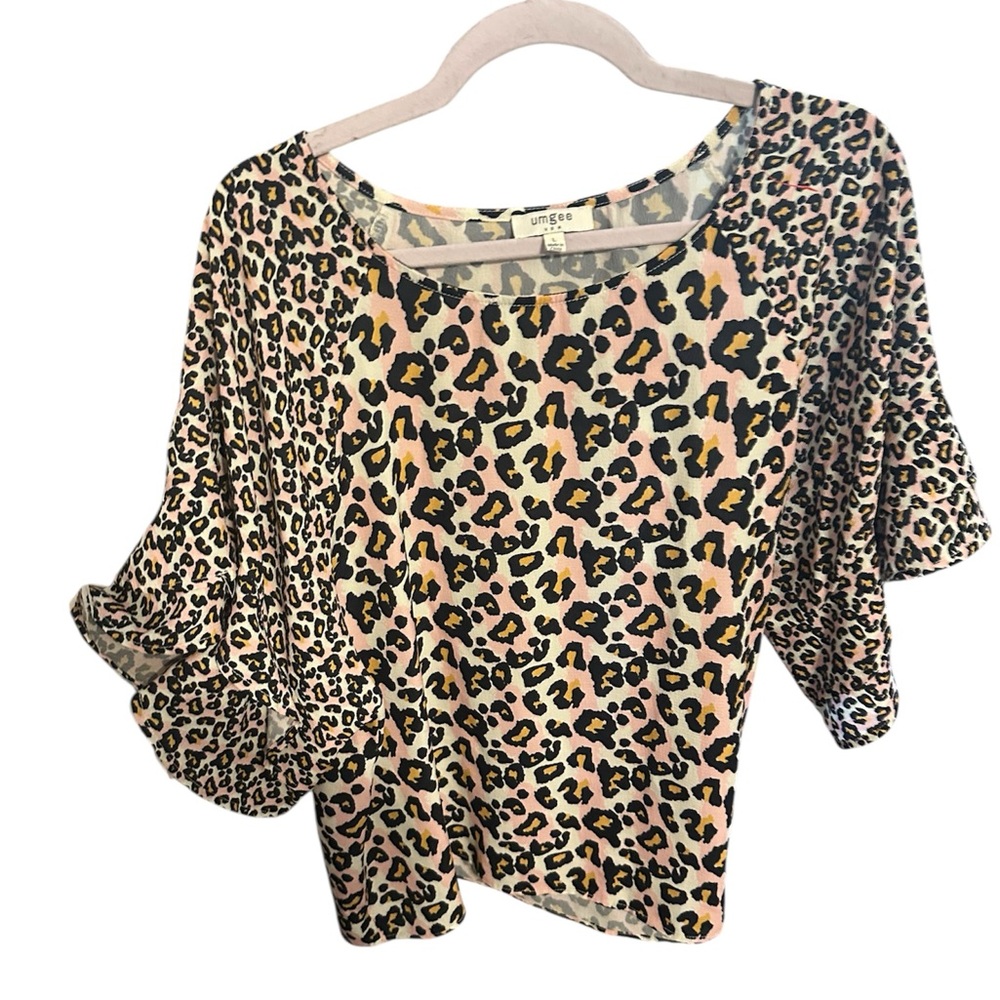 Umgee Pink and Beige Leopard Ruffle Sleeve Top poly spandex size large like. New